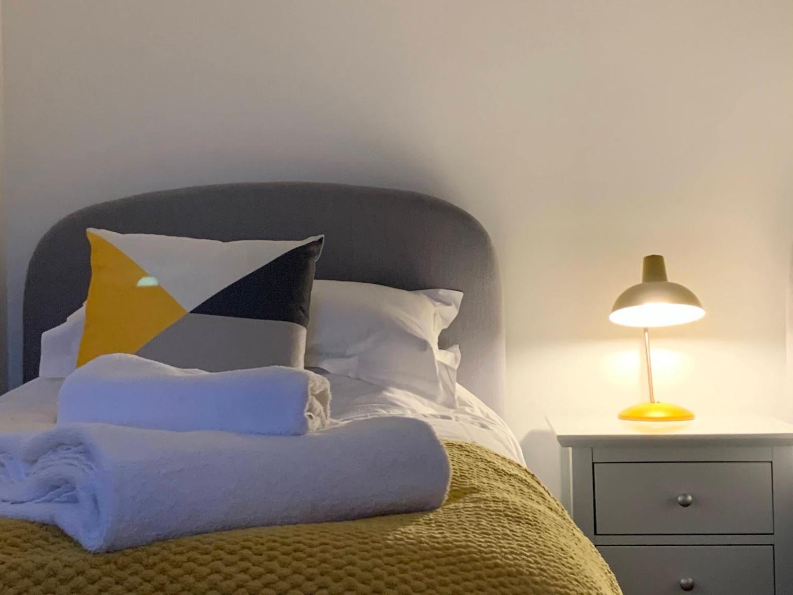 Retro Retreat, Sea View, Free Parking & Ev Plug-In Villa Уитби Екстериор снимка