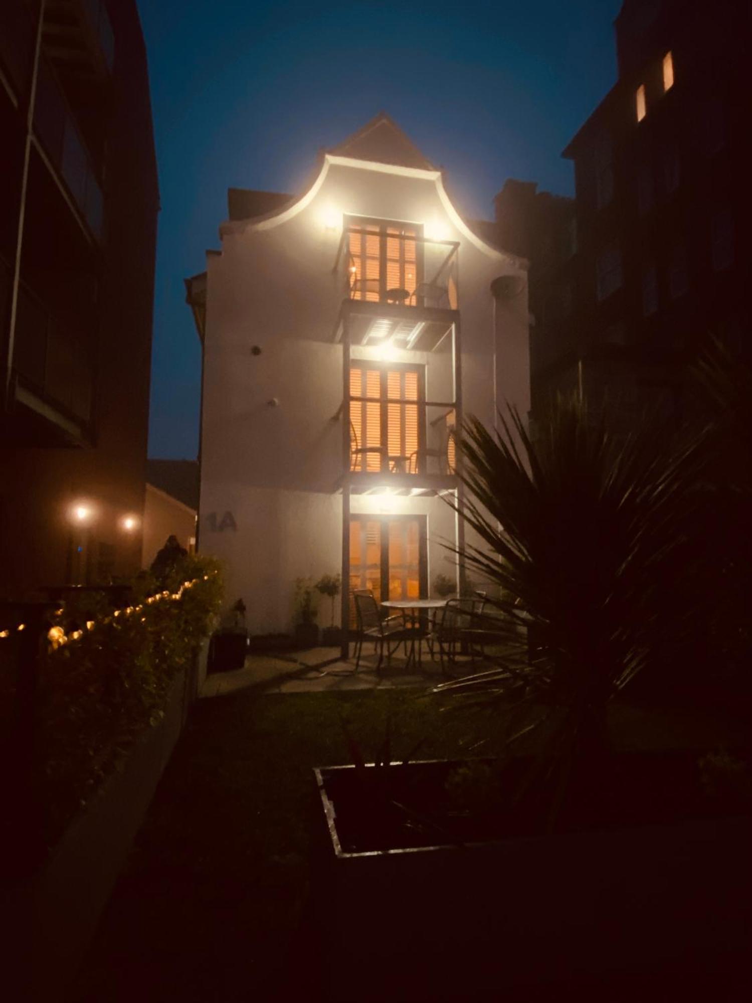 Retro Retreat, Sea View, Free Parking & Ev Plug-In Villa Уитби Екстериор снимка
