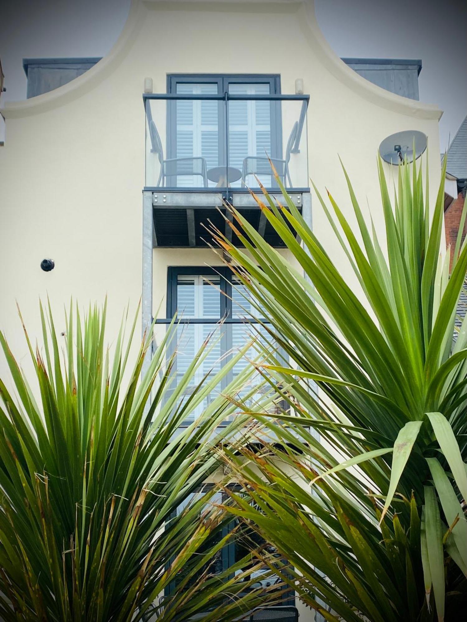 Retro Retreat, Sea View, Free Parking & Ev Plug-In Villa Уитби Екстериор снимка